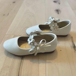White Dressy Flower Girl/Ballet Shoes - Girl’s Size 9